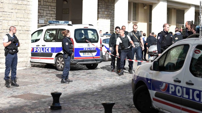 Paris Attack: Six Soldiers Injured After Being Struck by a Vehicle