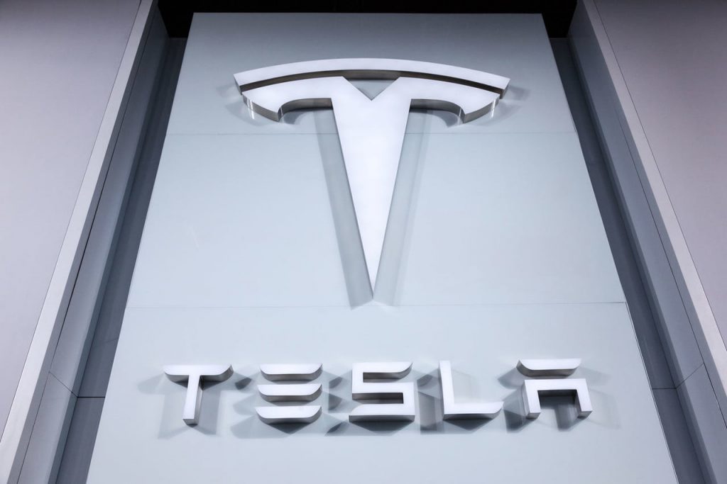 Tesla driver-free truck to be tested on the roads of California
