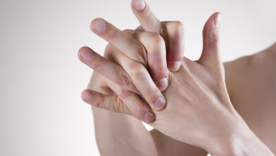 The Reason Why Cracking Knuckles Make That Noise 5 knuckles cracking sound