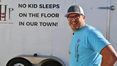 Man quits his job to build beds for children in need and his charity is now taking off 4 bed